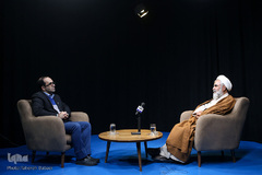 خبرنگاران مشغول کارند