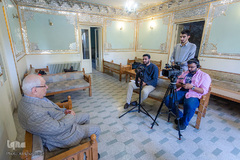 خبرنگاران مشغول کارند