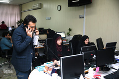 خبرنگاران مشغول کارند