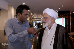 خبرنگاران مشغول کارند