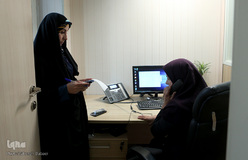 خبرنگاران مشغول کارند