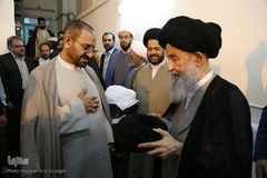 ⁨عمامه‌گذاری در بیوت مراجع هم‌زمان با روز عید غدیر⁩