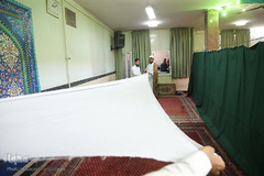 ⁨عمامه‌گذاری در بیوت مراجع هم‌زمان با روز عید غدیر⁩