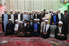 ⁨عمامه‌گذاری در بیوت مراجع هم‌زمان با روز عید غدیر⁩