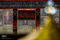 نصب پرچم های سیاه در آستان مقدس امام حسین(ع)