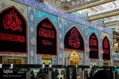 نصب پرچم های سیاه در آستان مقدس امام حسین(ع)