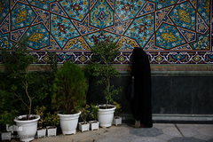 تعویض پرچم گنبد حرم رضوی در آغاز ماه محرم