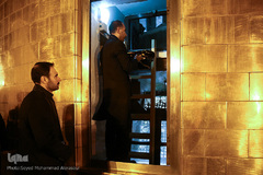 تعویض پرچم گنبد حرم رضوی در آغاز ماه محرم