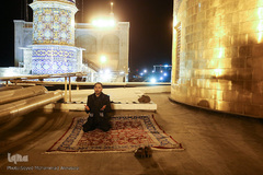 تعویض پرچم گنبد حرم رضوی در آغاز ماه محرم