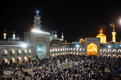 تعویض پرچم گنبد حرم رضوی در آغاز ماه محرم