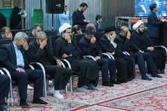 ⁨تعویض پرچم گنبد بارگاه حضرت معصومه(س)