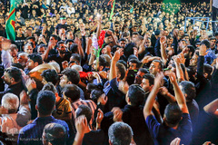 آیین نصب پرچم شب اول محرم، در امامزاده عبدالله(ع) شوشتر