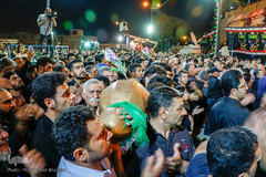 آیین نصب پرچم شب اول محرم، در امامزاده عبدالله(ع) شوشتر