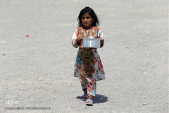 توزیع نذورات حسینی در میان گپرنشینان و اهالی فقیر روستاهای منطقه محروم جازموریان