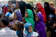 توزیع نذورات حسینی در میان گپرنشینان و اهالی فقیر روستاهای منطقه محروم جازموریان