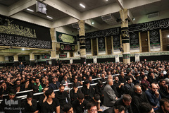 مراسم عزاداری شب تاسوعای حسینی در حسینه امام‌خمینی(ره)