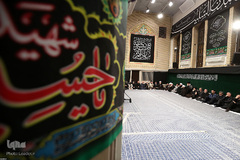 مراسم عزاداری شب تاسوعای حسینی در حسینه امام‌خمینی(ره)