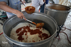 توزیع نذورات خیرین هم‌نمک در روستاها و مناطق فقیرنشین حاشیه شهر زهکلوت جازموریان