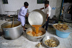 توزیع نذورات خیرین هم‌نمک در روستاها و مناطق فقیرنشین حاشیه شهر زهکلوت جازموریان