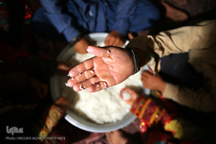 توزیع نذورات خیرین هم‌نمک در روستاها و مناطق فقیرنشین حاشیه شهر زهکلوت جازموریان