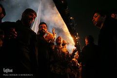 ⁨آیین مشعل گردانی نجفی‌های مقیم قم⁩