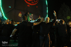 ⁨نخل‌برداری یزدی‌های مقیم کرج در شب عاشورا