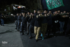 ⁨نخل‌برداری یزدی‌های مقیم کرج در شب عاشورا