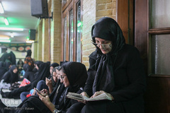 آیین سنتی نخل گردانی و عزاداری ظهر عاشورا در تکیه بزرگ تجریش