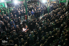 آیین سنتی نخل گردانی و عزاداری ظهر عاشورا در تکیه بزرگ تجریش