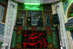 آیین سنتی نخل گردانی و عزاداری ظهر عاشورا در تکیه بزرگ تجریش