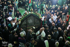 آیین سنتی نخل گردانی و عزاداری ظهر عاشورا در تکیه بزرگ تجریش