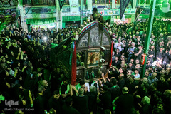 آیین سنتی نخل گردانی و عزاداری ظهر عاشورا در تکیه بزرگ تجریش