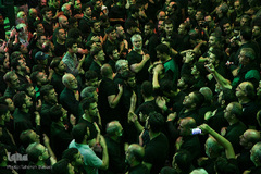 آیین سنتی نخل گردانی و عزاداری ظهر عاشورا در تکیه بزرگ تجریش