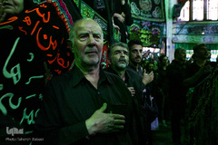 آیین سنتی نخل گردانی و عزاداری ظهر عاشورا در تکیه بزرگ تجریش