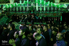 آیین سنتی نخل گردانی و عزاداری ظهر عاشورا در تکیه بزرگ تجریش