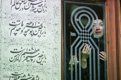 آیین سنتی نخل گردانی و عزاداری ظهر عاشورا در تکیه بزرگ تجریش