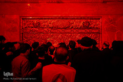 حرم مطهر امام حسین(ع) در شام غریبان