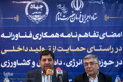 از راست سیدحمیدرضا طیبی، رئیس جهاددانشگاهی و محمد مخبر، رئیس ستاد اجرایی فرمان حضرت امام(ره)