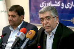 از راست سیدحمیدرضا طیبی، رئیس جهاددانشگاهی و محمد مخبر، رئیس ستاد اجرایی فرمان حضرت امام(ره)