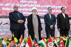 از راست اسحاق جهانگیری، معاون اول رئیس جمهور، سیدعباس صالحی، وزیر فرهنگ و ارشاد اسلامی، آیت الله محمدعلی تسخیری و ابوذر ابراهیمی ترکمان، رئیس سازمان فرهنگ و ارتباطات اسلامی در اختتامیه پنجمین دوره جایزه جهانی اربعین