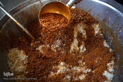 توزیع 5000هزار غذای نذری هم نمک در اربعین منطقه محروم جازموریان