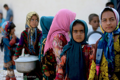 توزیع 5000هزار غذای نذری هم نمک در اربعین منطقه محروم جازموریان