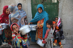 توزیع 5000هزار غذای نذری هم نمک در اربعین منطقه محروم جازموریان