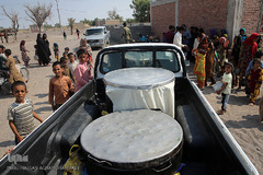 توزیع 5000هزار غذای نذری هم نمک در اربعین منطقه محروم جازموریان