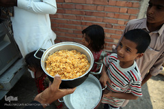 توزیع 5000هزار غذای نذری هم نمک در اربعین منطقه محروم جازموریان