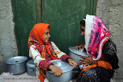 توزیع 5000هزار غذای نذری هم نمک در اربعین منطقه محروم جازموریان