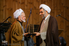 تقدیر از حجت‌الاسلام رسول جعفریان در مراسم اختتامیه آیین ملی «چله عشق»