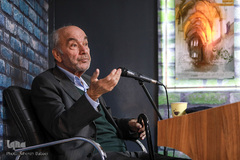 رضا داوری اردکانی، فیلسوف و استاد بازنشسته گروه فلسفه دانشگاه تهران در آیین افتتاحیه مدرسه علوم انسانی روزگار نو