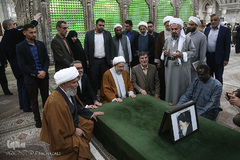 تجدید میثاق مهمانان سی و سومین کنفراس وحدت اسلامی با آرمان های امام