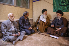 از راست حجت الاسلام ابوالفتح دعوتی و آیت الله سیدمحمد  قائم مقامی در مراسم حسینیه قرآن و عترت بنیاد قرآن